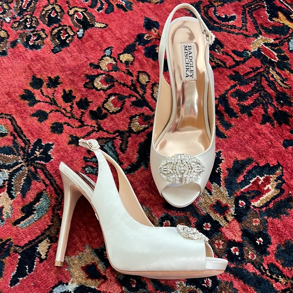 Pristine Badgley Mischka Bridal Slingback Heels